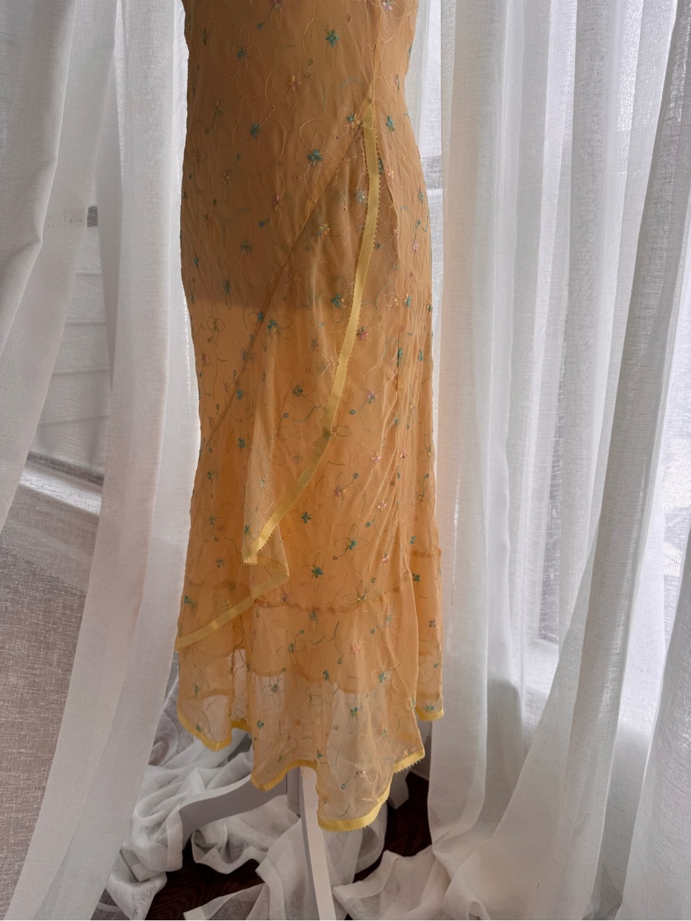 Vintage Betsey Johnson Yellow Embroidered Floral Slip Dress Size 8 - Picture 4 of 6